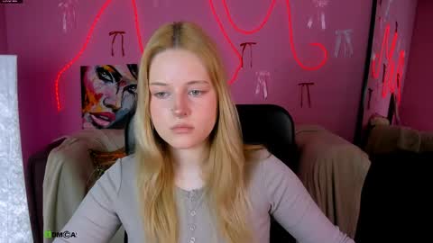 Mia online show from April 3, 12:36 pm