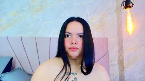 Snapshot of mia_candy_0 chatting on May 22, 12:11 pm Mia online show from May 22, 12:11 pm