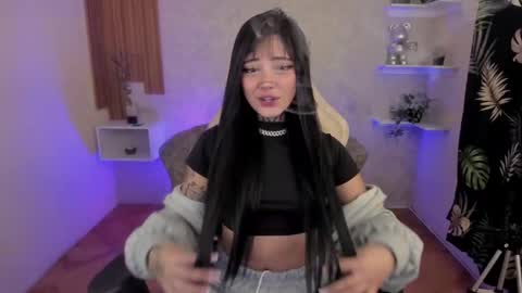 Snapshot of mia_cat05 chatting on December 6, 6:59 am Mia online show from December 6, 6:59 am