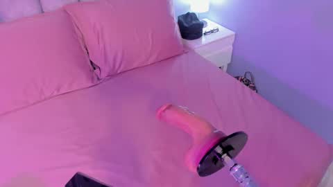 mia online show from October 1, 11:27 am