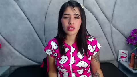 Snapshot of mia_charlothe chatting on December 5, 6:32 am mia_charlothe online show from December 5, 6:32 am
