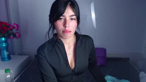 Snapshot of mia_charlothe chatting on December 12, 8:21 pm mia_charlothe online show from December 12, 8:21 pm