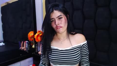 Snapshot of mia_charlothe chatting on February 13, 5:22 pm mia_charlothe online show from February 13, 5:22 pm
