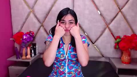 Snapshot of mia_charlothe chatting on March 7, 6:02 am mia_charlothe online show from March 7, 6:02 am