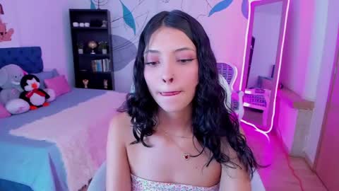 Mia online show from May 8, 8:14 pm