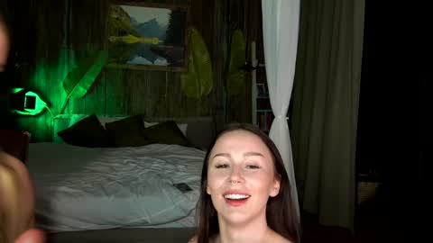 Mia and friends online show from January 25, 1:52 pm