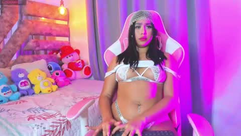 Snapshot of mia_coxx1 chatting on January 26, 6:59 am Mia online show from January 26, 6:59 am