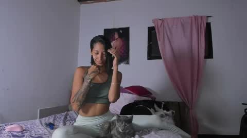 Snapshot of mia_crazysweet chatting on April 24, 12:40 pm Mia Sandoval online show from April 24, 12:40 pm