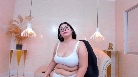 Snapshot of mia_curvyy chatting on March 16, 11:25 am Mia Curvyy online show from March 16, 11:25 am