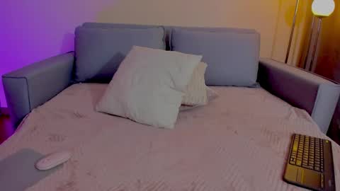 Sarah Luna online show from February 28, 2:51 pm