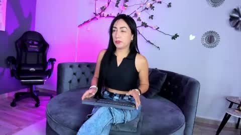 Snapshot of mia_davis__ chatting on June 3, 11:57 am mia_davis__ online show from June 3, 11:57 am