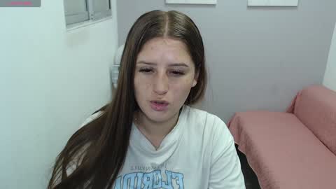 Mia online show from December 30, 1:14 pm