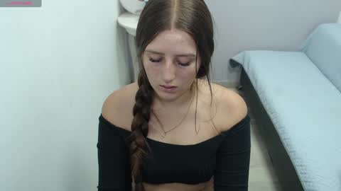 Mia online show from February 3, 1:08 pm