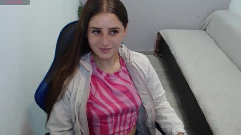 Mia online show from November 6, 1:12 pm