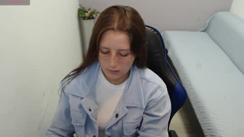 Mia online show from November 20, 1:44 pm