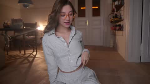 Mia online show from October 29, 6:09 pm