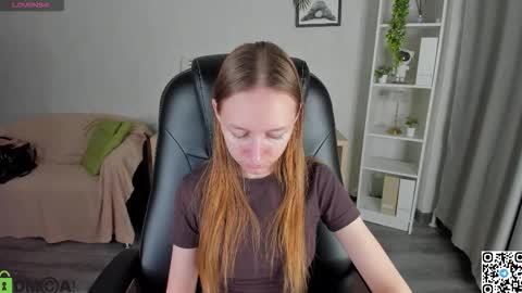 mia_e1fie online show from November 4, 9:52 am