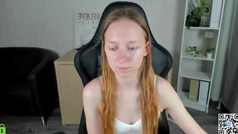 mia_e1fie online show from December 3, 9:18 am