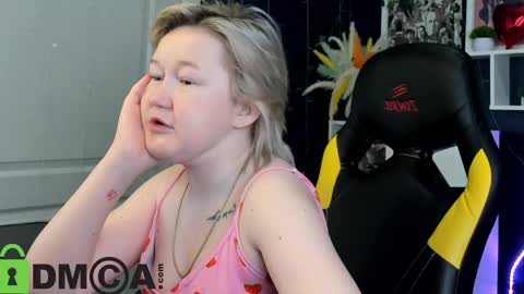 Mia online show from May 9, 3:01 am