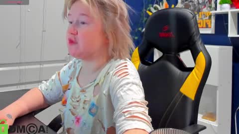 Mia online show from May 10, 3:01 am