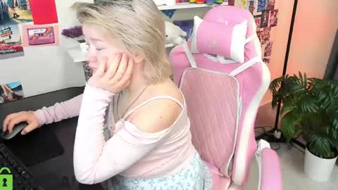 Mia online show from May 12, 3:03 am