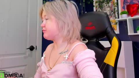 Mia online show from May 13, 3:48 am