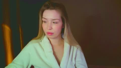 Mia online show from December 12, 7:37 pm