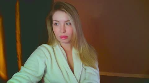 Mia online show from December 12, 10:52 pm