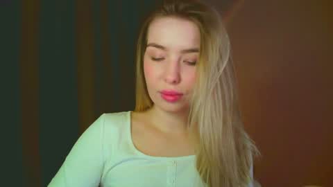 Mia online show from January 7, 5:33 am