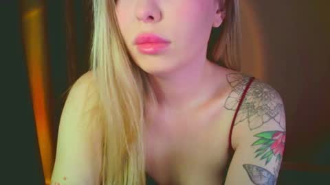 Mia online show from January 8, 2:57 am