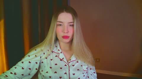 Mia online show from January 14, 9:45 am