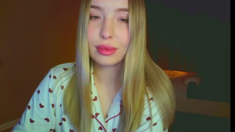 Mia online show from January 27, 11:00 pm