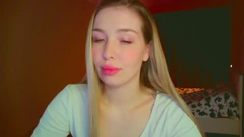 Mia online show from February 6, 2:33 am