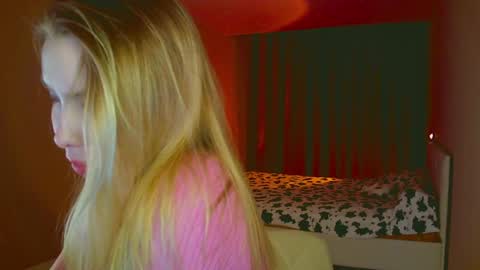 Mia online show from February 24, 10:47 pm