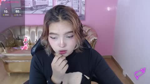 Mia online show from November 6, 1:23 pm