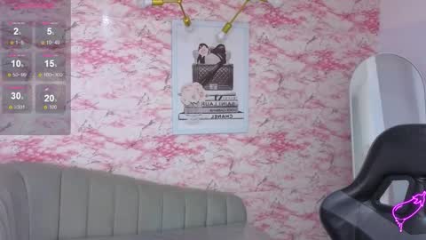 Snapshot of mia_foster_t chatting on February 13, 1:29 pm Mia online show from February 13, 1:29 pm