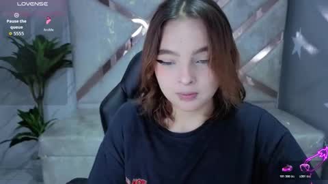 Snapshot of mia_foster_t chatting on March 8, 1:04 pm Mia online show from March 8, 1:04 pm