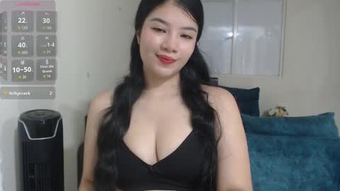 Snapshot of mia_girl07 chatting on April 4, 8:39 pm ZOE online show from April 4, 8:39 pm
