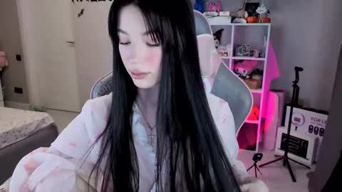 MIA HELP ME REACH 100 LIKES online show from November 17, 3:07 pm