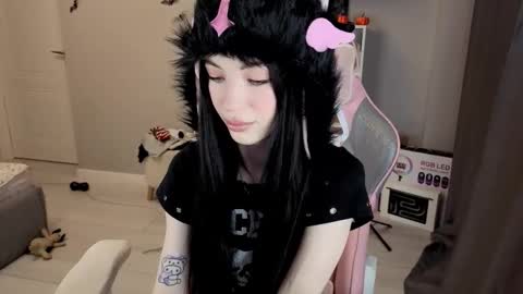 MIA HELP ME REACH 100 LIKES online show from November 28, 3:14 pm