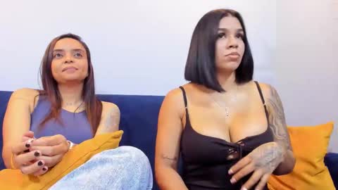 mia and emmy online show from January 31, 11:36 pm