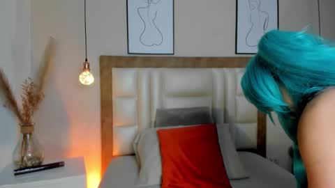 Mia online show from March 22, 3:04 pm