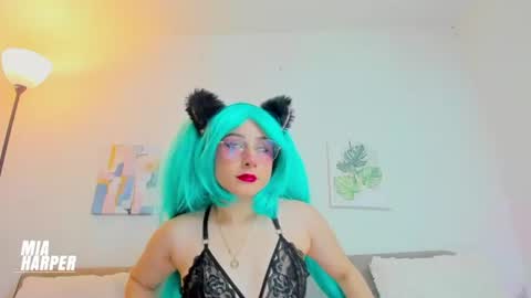 Mia online show from June 17, 11:27 pm