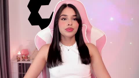 Snapshot of mia_johnsonll chatting on December 8, 6:01 am Lau online show from December 8, 6:01 am