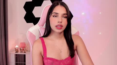 Snapshot of mia_johnsonll chatting on December 9, 4:23 am Lau online show from December 9, 4:23 am