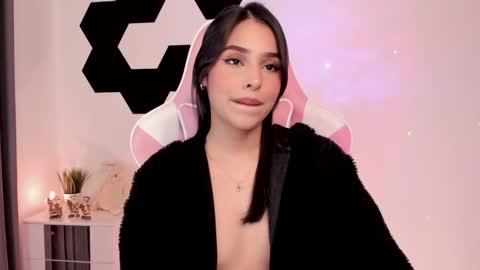 Snapshot of mia_johnsonll chatting on December 21, 6:41 am Lau online show from December 21, 6:41 am