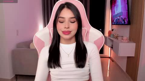 Snapshot of mia_johnsonll chatting on January 14, 5:08 am Lau online show from January 14, 5:08 am