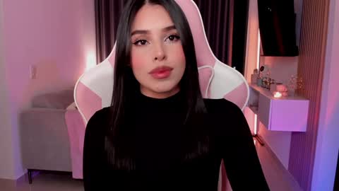 Snapshot of mia_johnsonll chatting on January 22, 5:59 am Lau online show from January 22, 5:59 am