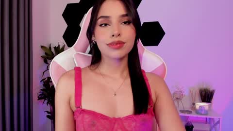 Snapshot of mia_johnsonll chatting on February 3, 5:51 am Lau online show from February 3, 5:51 am