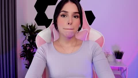 Snapshot of mia_johnsonll chatting on February 11, 5:37 am Lau online show from February 11, 5:37 am